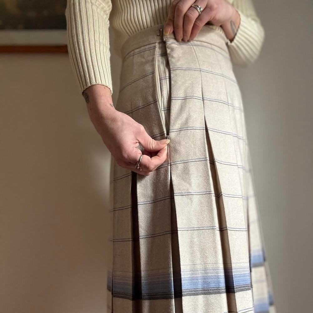 Compliments From The Edinburgh Woollen Mill Pleated Midi Skirt Size 12 wool - Picture 4 of 10